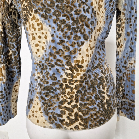 Onque Casuals Blue Brown Animal Print Gorpcore Waffle Knit Thermal Top Size S - Picture 9 of 13